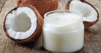 El aceite de coco y sus beneficios para el cabello