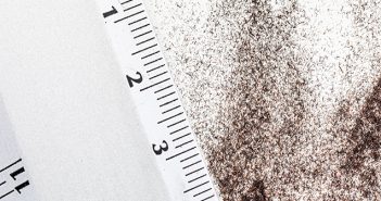 ¿Son perjudiciales las microfibras de queratina? microfibras-de-queratina-perjudiciales